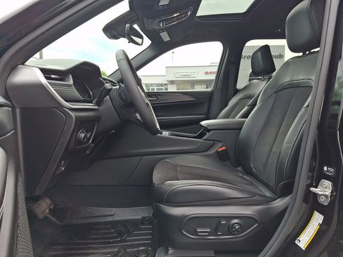 Certified 2023 Jeep Grand Cherokee Altitude AWD/4WD image 13