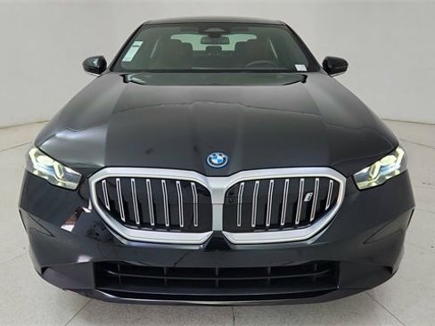 Used 2024 BMW i5 eDrive40i w/ Premium Package image 13