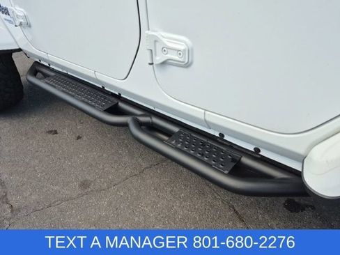 Used 2022 Jeep Wrangler Unlimited Sahara AWD/4WD image 16