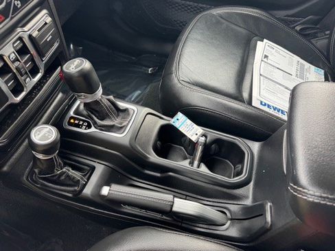 Used 2020 Jeep Wrangler Unlimited Sahara image 20