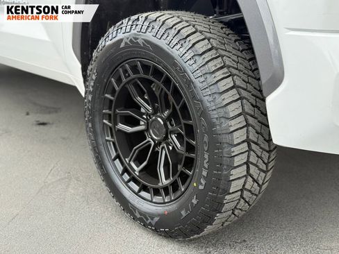 Used 2023 Toyota Tundra Limited w/ Power Package AWD/4WD image 16