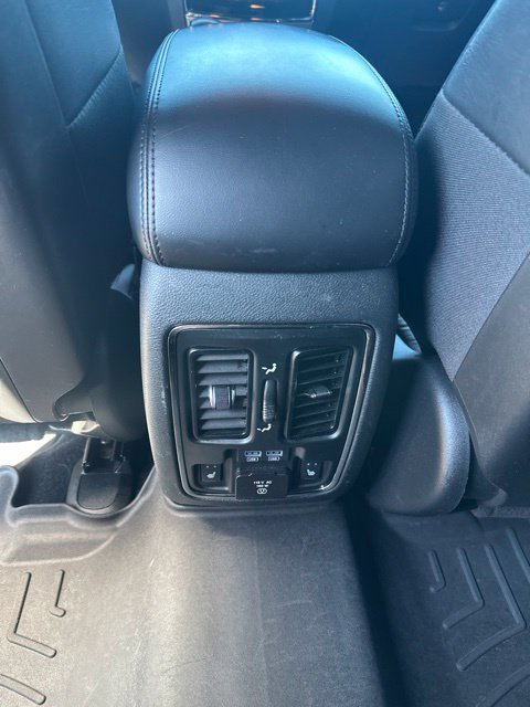 Used 2020 Jeep Grand Cherokee Limited w/ Luxury Group II AWD/4WD image 16