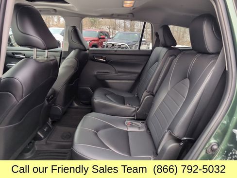 Used 2023 Toyota Highlander XLE image 26