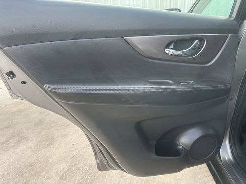 Used 2016 Nissan Rogue S image 15