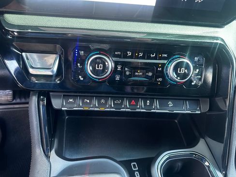 Used 2025 GMC Sierra 1500 AT4 AWD/4WD image 32