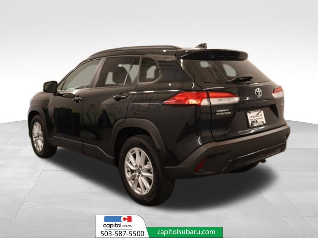 Used 2025 Toyota Corolla Cross LE FWD image 4