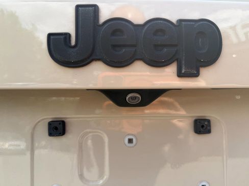 Used 2016 Jeep Renegade Latitude AWD/4WD image 46