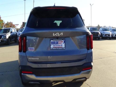 Used 2024 Kia Sorento S image 7