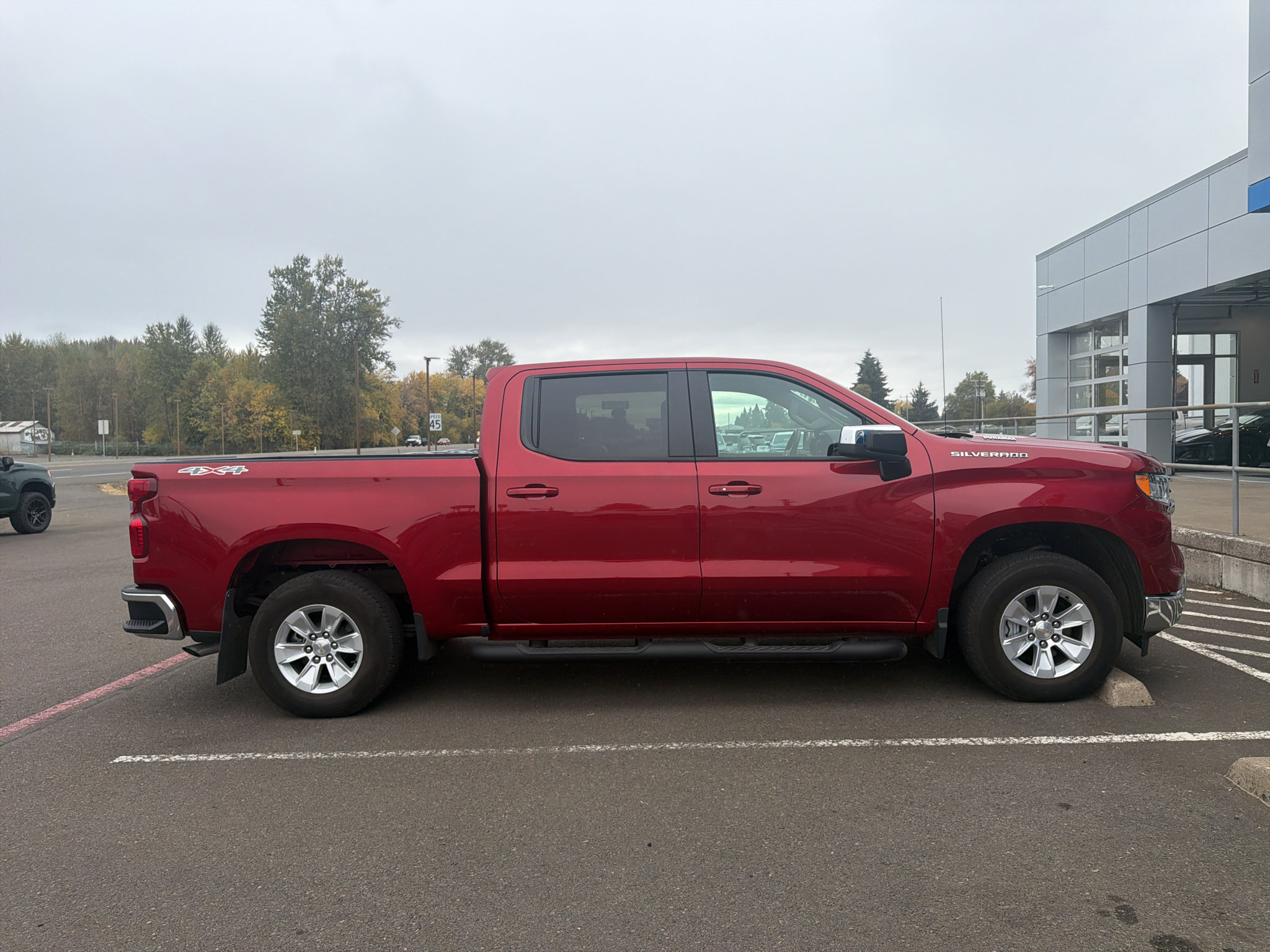 Used 2023 Chevrolet Silverado 1500 LT AWD/4WD image 8