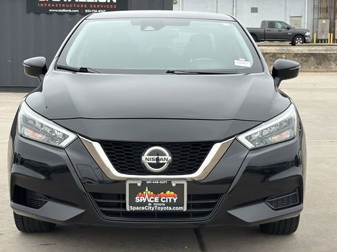 Used 2022 Nissan Versa SR w/ Convenience Package FWD image 8