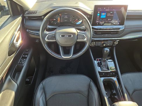 Used 2022 Jeep Compass Trailhawk w/ Trailhawk Convenience Group image 11