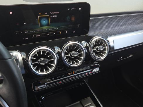 Certified 2022 Mercedes-Benz GLB 250 image 28