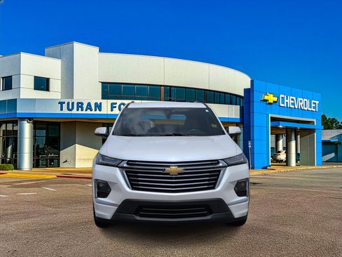 Used 2023 Chevrolet Traverse Premier FWD image 10