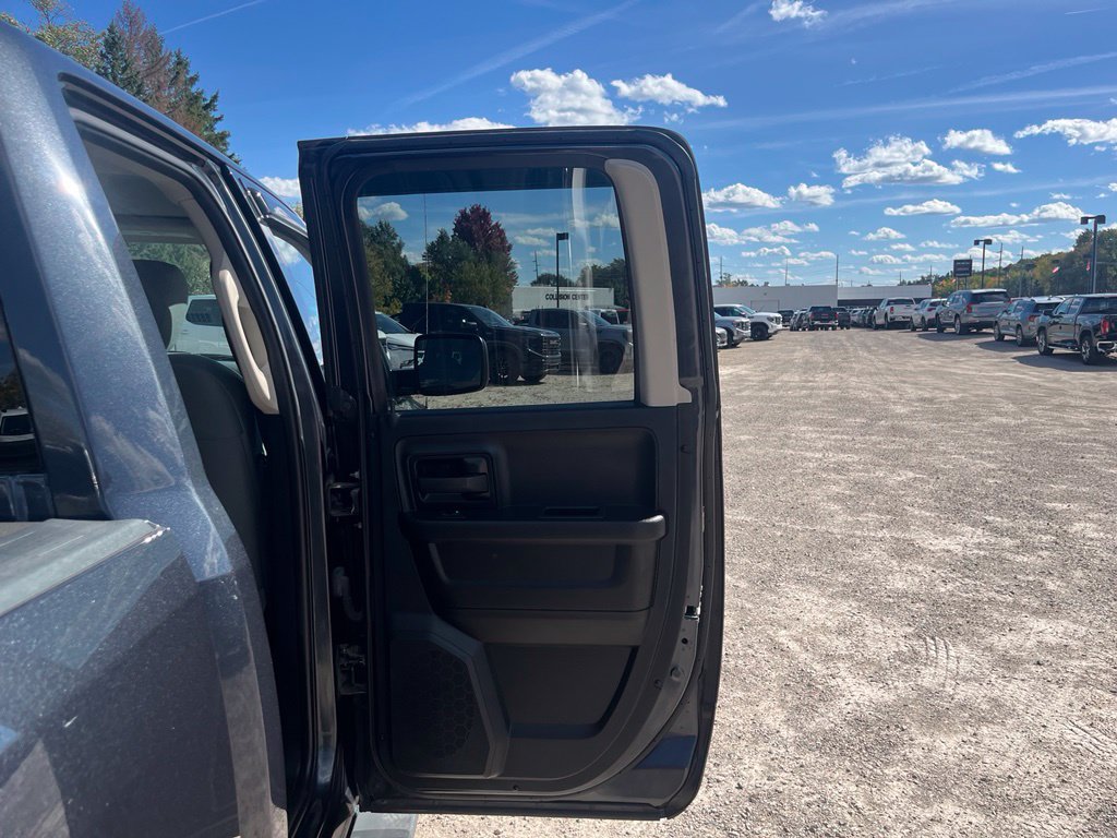 Used 2018 RAM 1500 ST w/ SXT Appearance Group AWD/4WD image 30