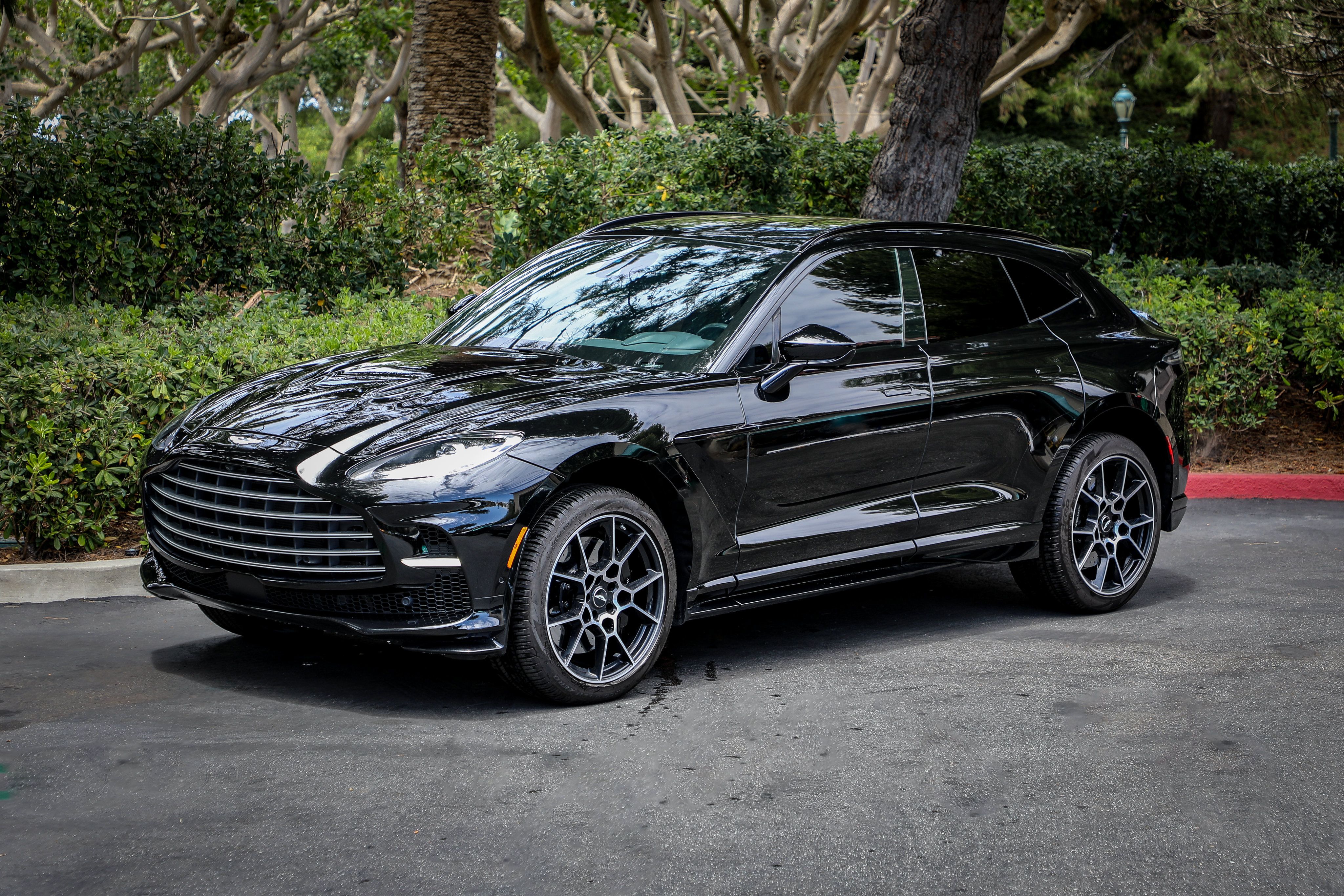 Used 2023 Aston Martin DBX 707 AWD/4WD image 2