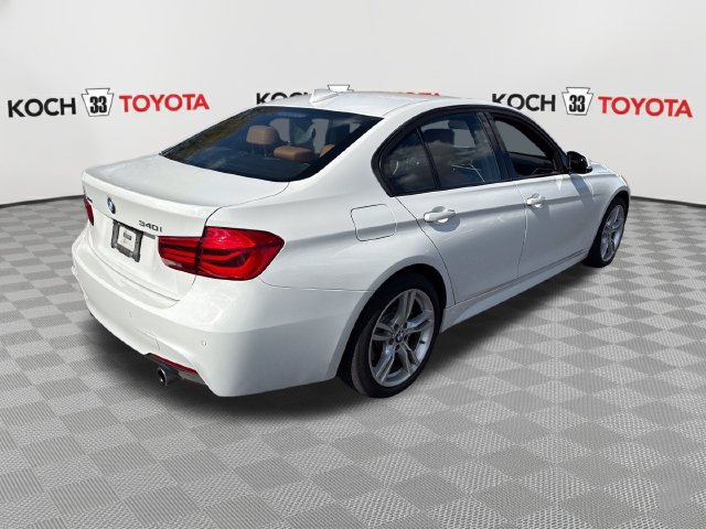 Used 2018 BMW 340i xDrive Sedan w/ Premium Package AWD/4WD image 8
