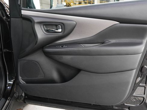 Used 2019 Nissan Murano SV w/ Premium Package AWD/4WD image 9
