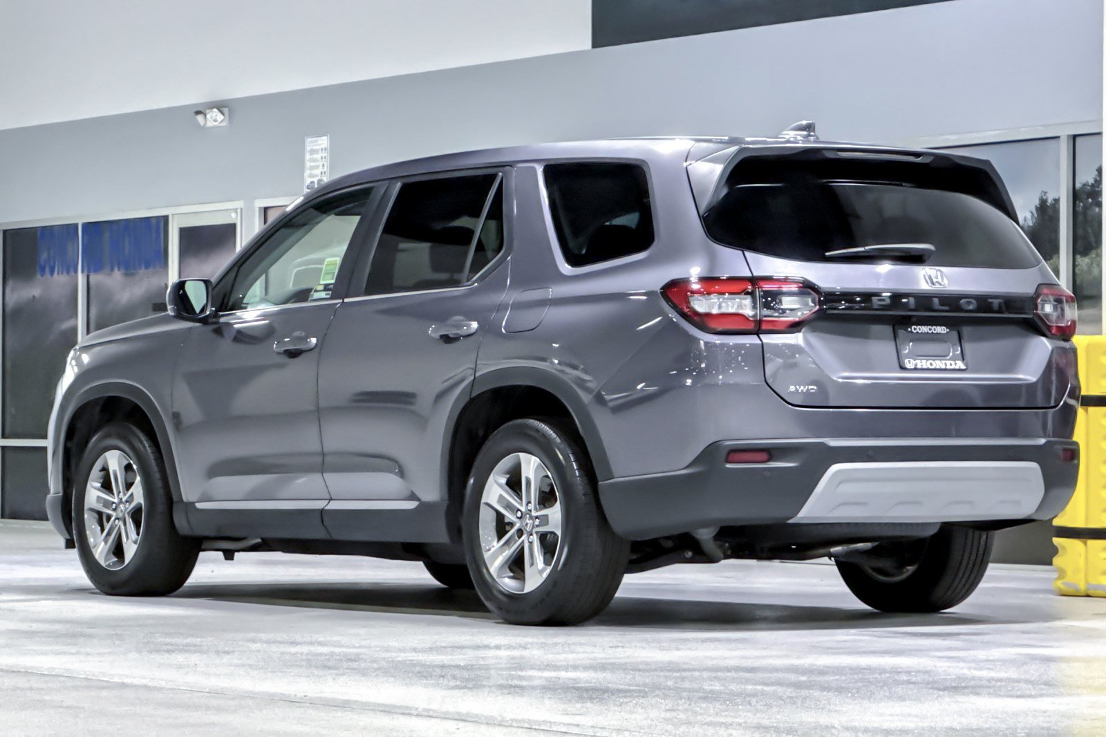 Used 2024 Honda Pilot EX-L image 3