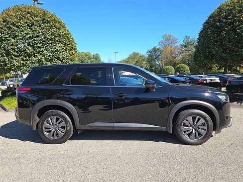 Certified 2024 Nissan Pathfinder S image 8