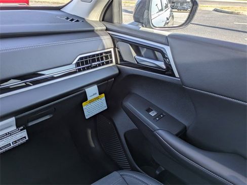 New 2025 Mitsubishi Outlander SE image 18