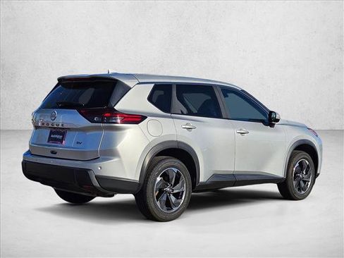 Used 2024 Nissan Rogue SV image 5