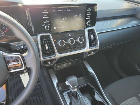 Used 2021 Kia Sorento LX image 22