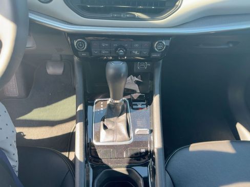 Used 2025 Jeep Compass Limited image 9