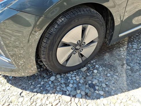 Used 2020 Hyundai Ioniq SE image 4