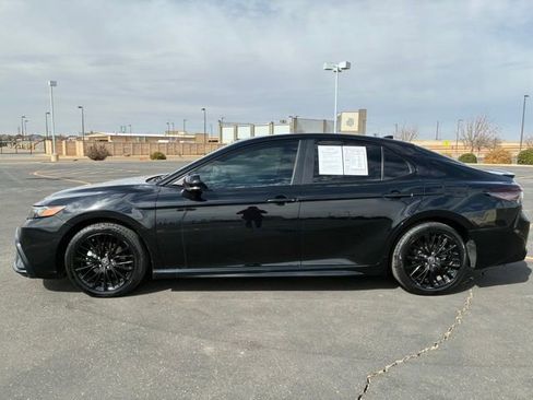 Used 2022 Toyota Camry SE image 3