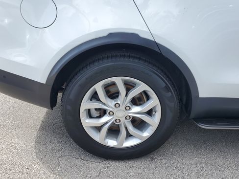 Used 2019 Land Rover Discovery SE image 7