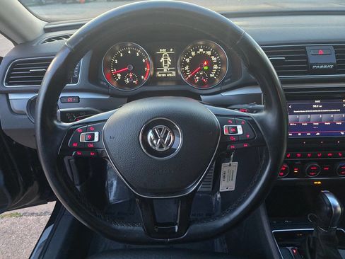 Used 2018 Volkswagen Passat 2.0T R-Line image 26