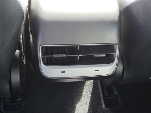 Used 2023 Tesla Model 3 Standard Range image 13