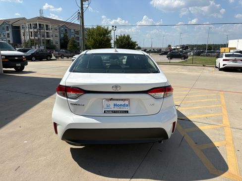 Used 2023 Toyota Corolla LE w/ Carpet Mat Package (TMS) FWD image 7