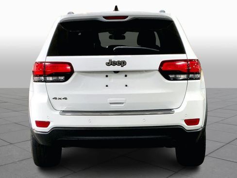 Used 2016 Jeep Grand Cherokee Laredo 75th Anniversary image 4