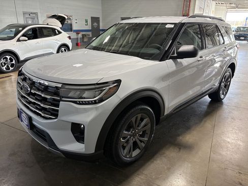 New 2026 Ford Explorer Active w/ Active Comfort Package image 4