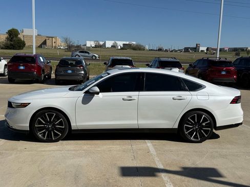 Used 2024 Honda Accord Touring image 2