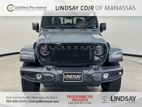 Used 2024 Jeep Gladiator Sport AWD/4WD image 3