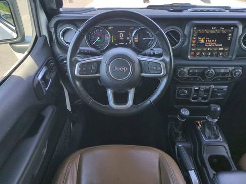 Used 2022 Jeep Wrangler Unlimited Sahara w/ Cold Weather Group AWD/4WD image 16
