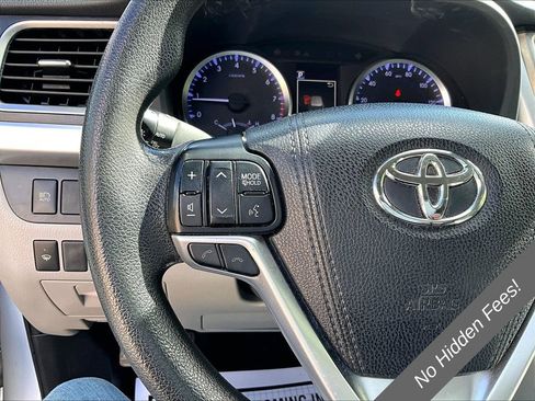 Used 2018 Toyota Highlander LE AWD/4WD image 13