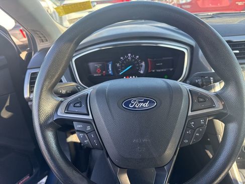 Used 2019 Ford Fusion SE image 16