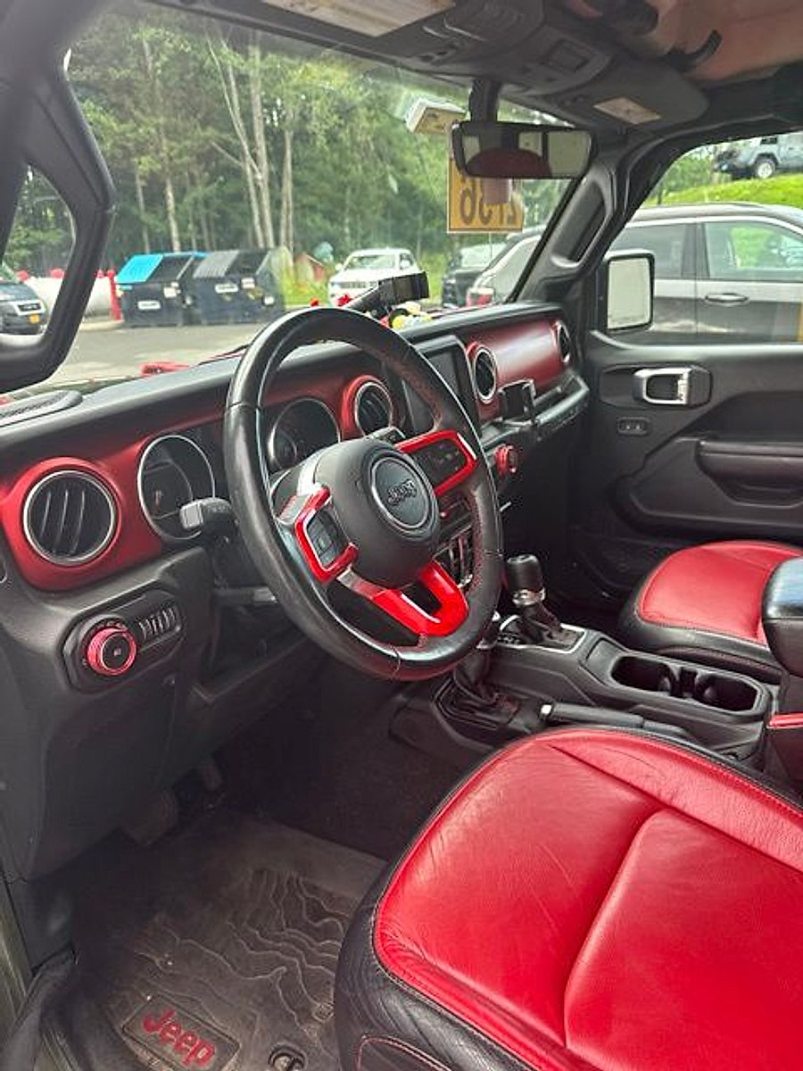 Used 2022 Jeep Wrangler Unlimited Rubicon w/ Cold Weather Group AWD/4WD image 3