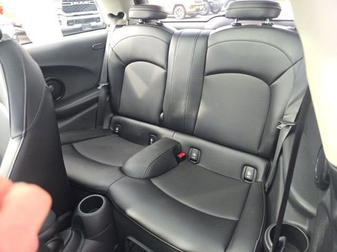 Used 2018 MINI Cooper S image 23