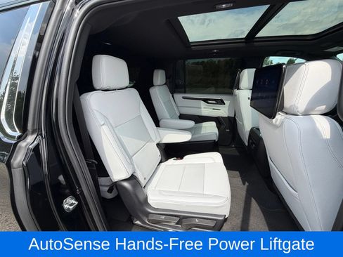 Used 2025 Chevrolet Suburban Premier AWD/4WD image 45