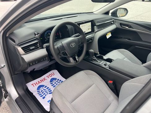 Used 2025 Toyota Camry LE image 27