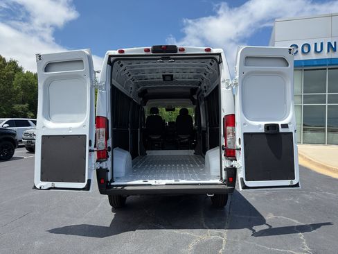 Used 2026 RAM ProMaster 2500 w/ Convenience Group FWD image 11