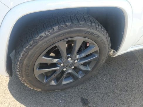 Used 2017 Jeep Grand Cherokee Altitude AWD/4WD image 14
