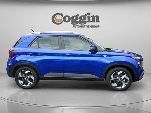 Certified 2026 Hyundai Venue SEL FWD image 6