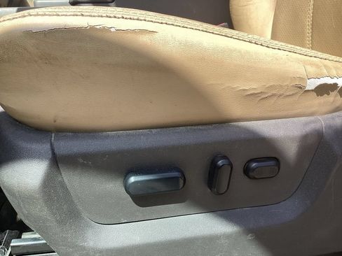 Used 2011 Ford F250 Lariat w/ Lariat Interior Pkg AWD/4WD image 9
