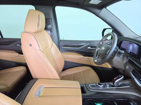 Used 2021 Cadillac Escalade Sport w/ Driver Assist Tech Package AWD/4WD image 38
