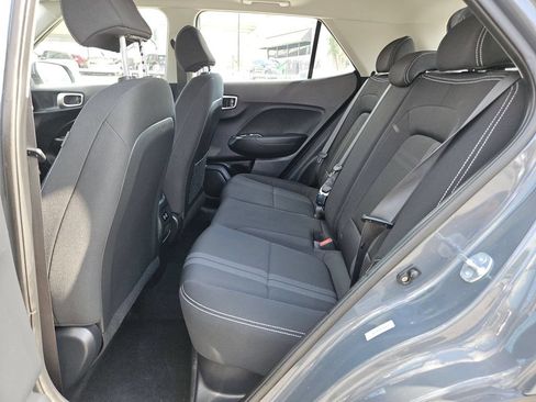 Used 2025 Hyundai Venue SEL FWD image 17